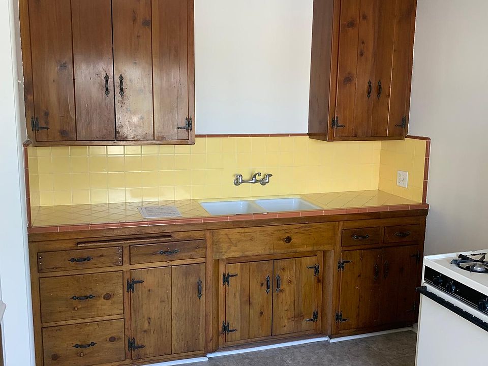 2nd image of 830 W Glenoaks Blvd APT B