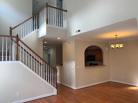 3rd image of 709 Saratoga Dr