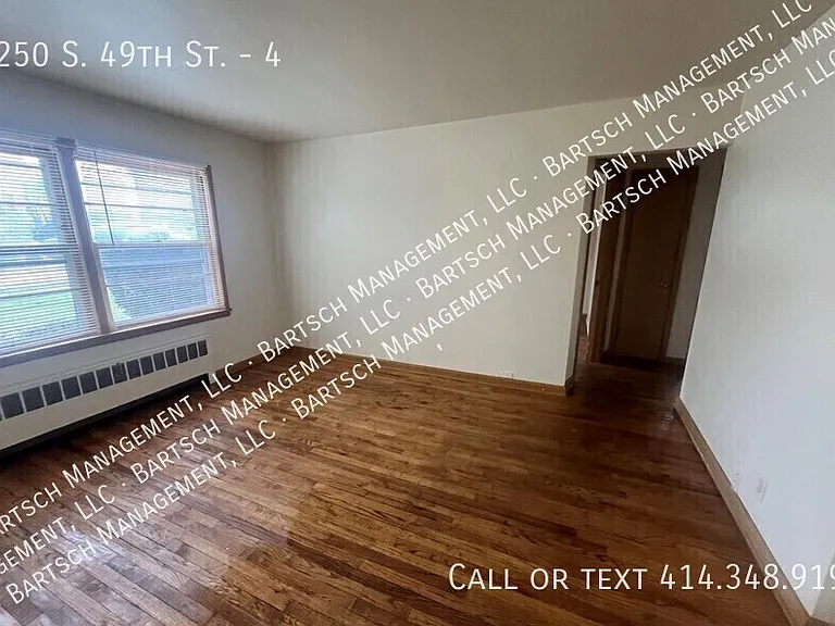 3250 S 49th St #4 — Photo 2