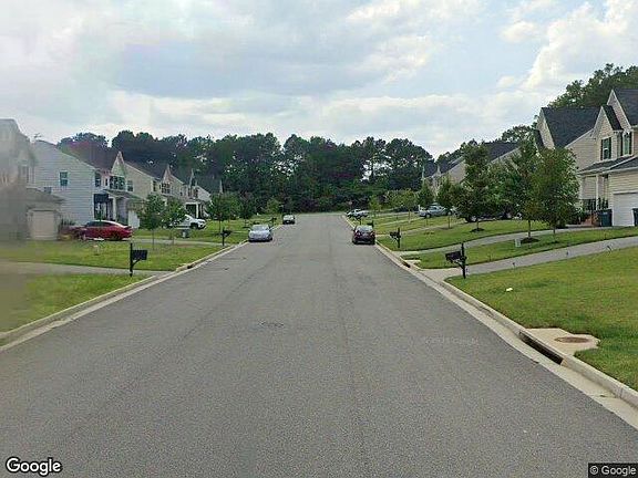 Exterior Neighborhood (street photo)