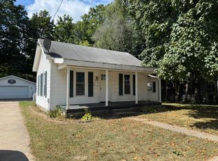 15 Arnold St, Quincy, MI 49082