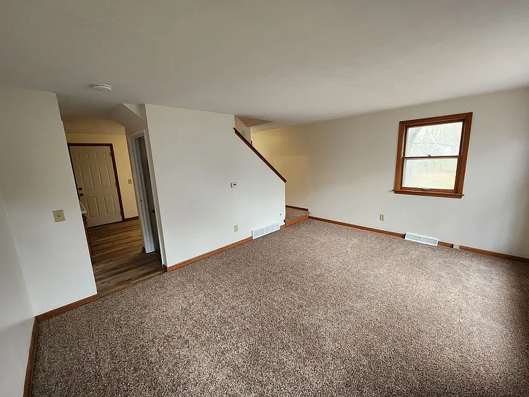 1009 34th Ave — Photo 3