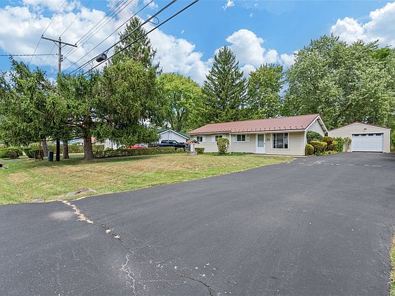 4th image of 21 Robinhood Dr