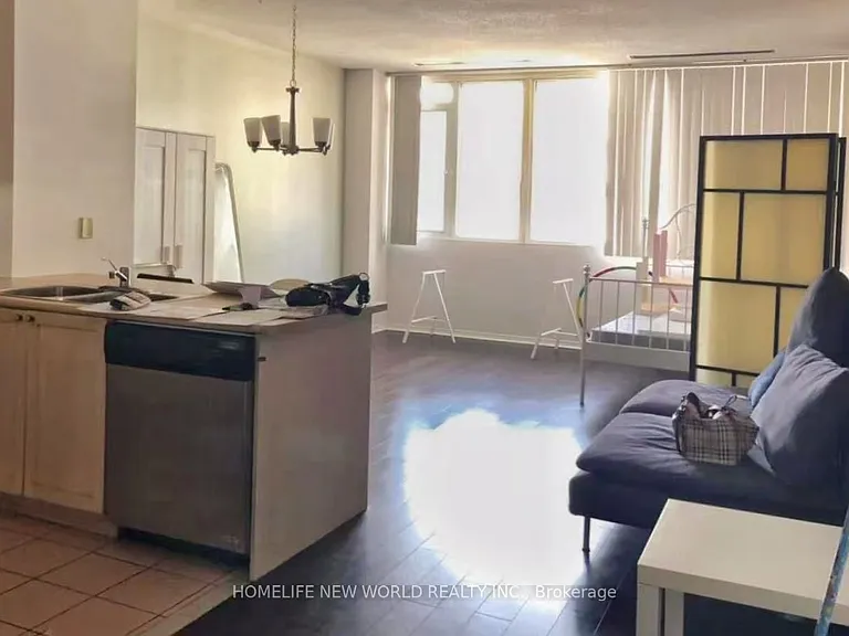 555 Yonge St #513 — Photo 9