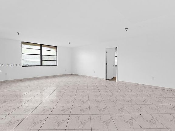 5th image of 661 NE 195th St APT 312