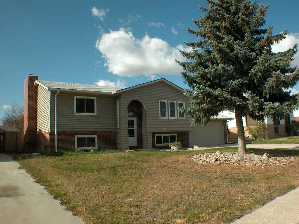 2nd image of 4760 Hickory Pl