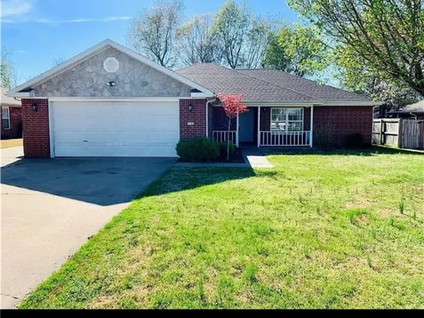 1742 Candy Apple St, Springdale, AR 72764