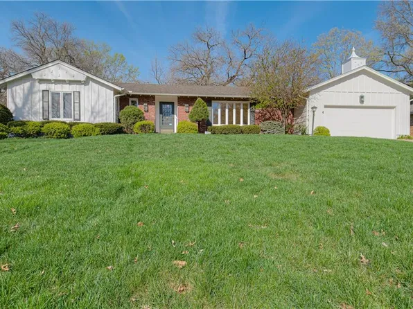 8120 Sagamore Rd, Leawood, KS 66206