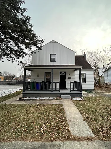 560 W North St Photo 1