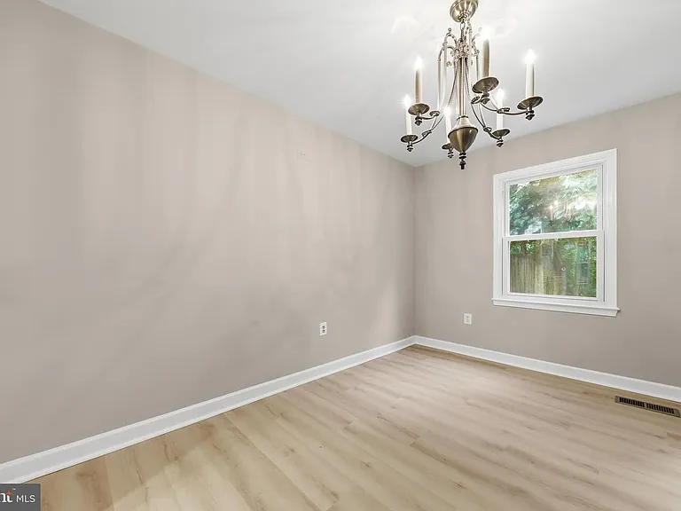 7817 Heatherton Ln — Photo 6
