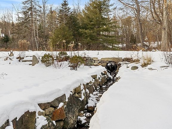 3rd image of 100 Main St