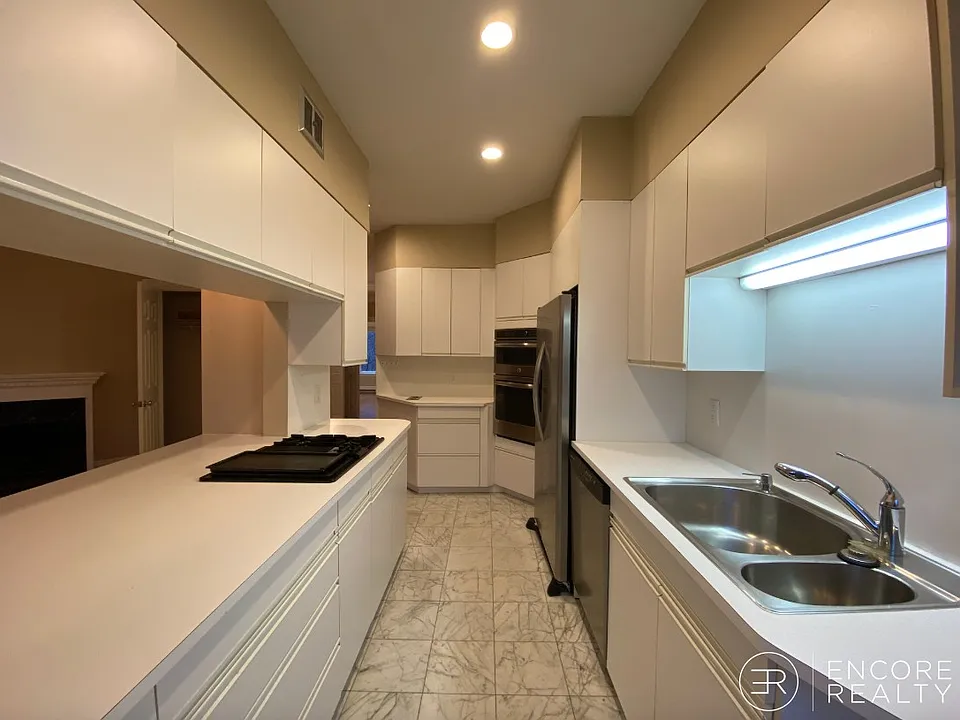 29 Longwood Ave #303