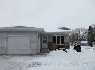 1021 E Call St, Algona, IA 50511