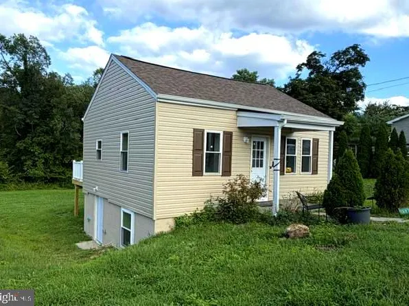 126 Fairview Dr, Hancock, MD 21750