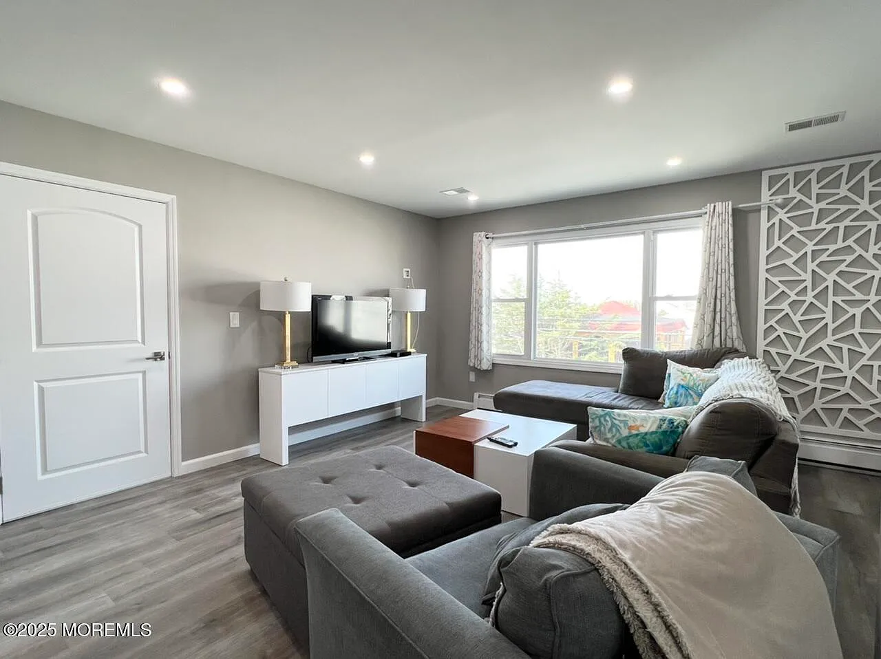 3 bed, 1200 sqft, $2,200 — Photo 2
