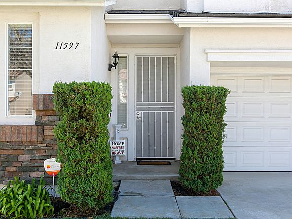 4th image of 11597 Creekstone Ln