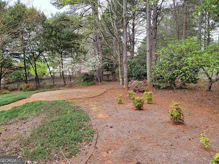 225 Lockmeade Way — Photo 31