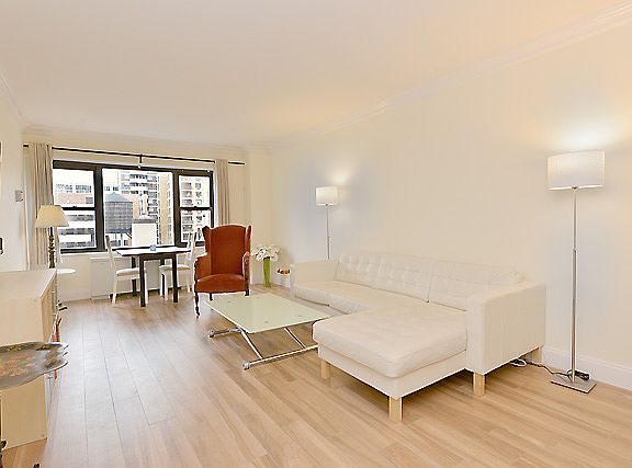 3rd image of 20 W 64th St APT 9N