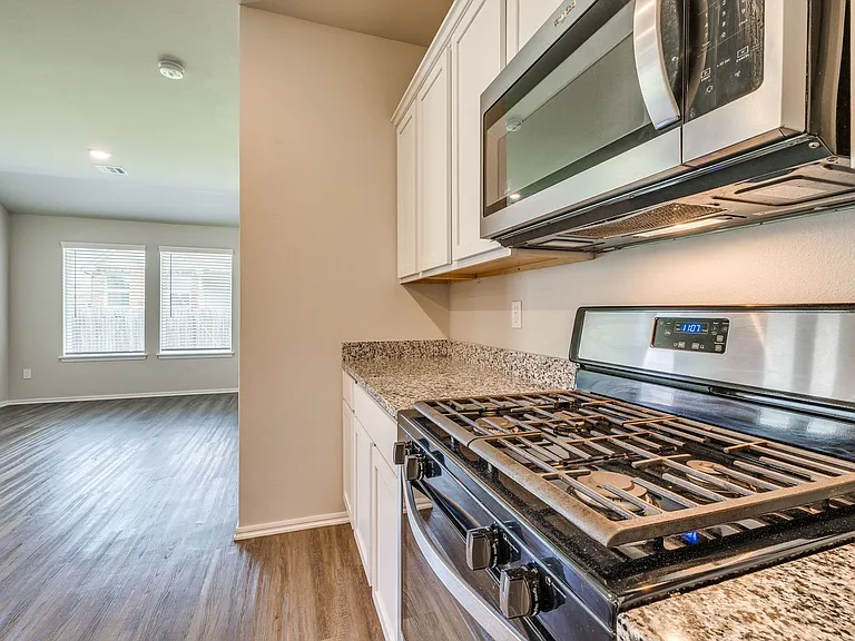 3102 Debbie Ln — Photo 35