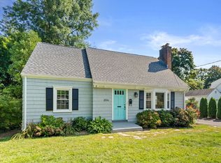 204 Ridgewood Rd, West Hartford, CT 06107