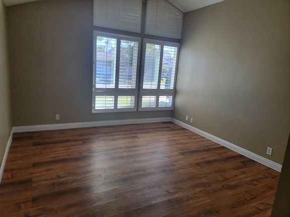 4th image of 1331 La Canada Dr