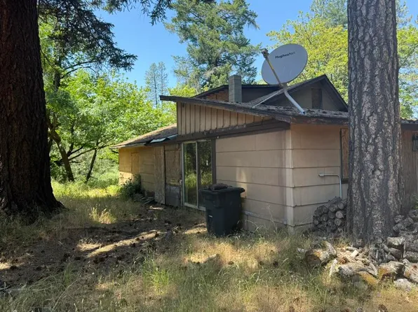 271 Finch Rd, Cave Junction, OR 97523