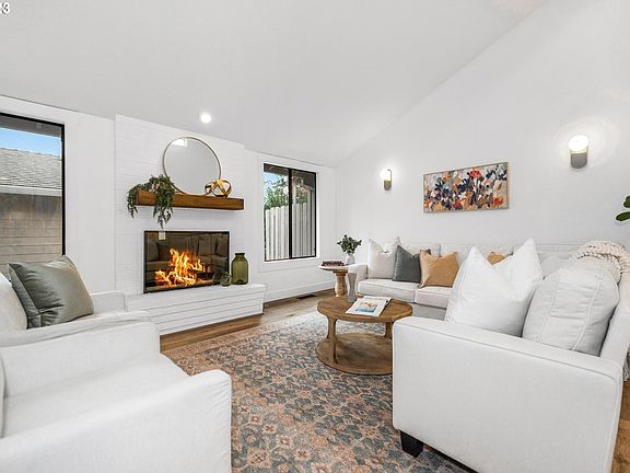 5th image of 2903 SE Balboa Dr