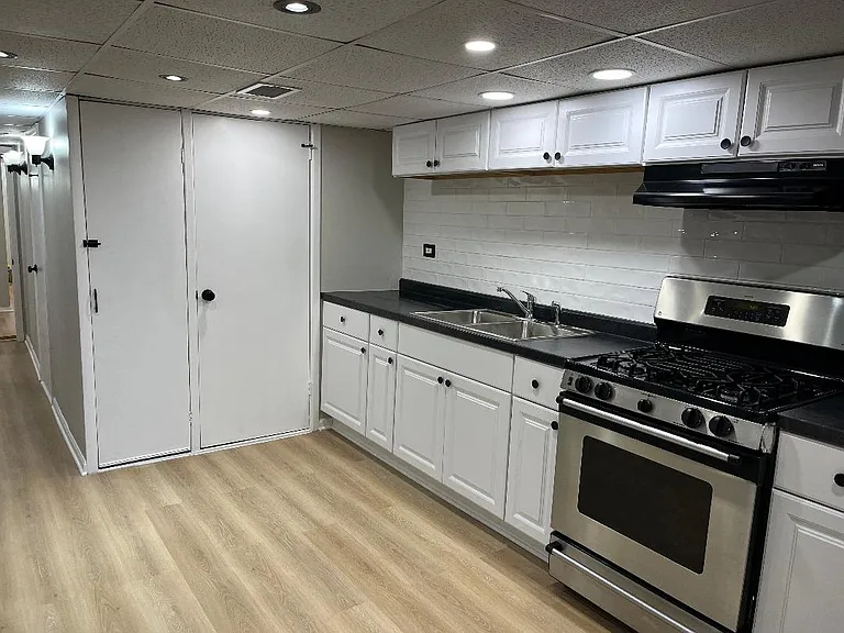 4523 N Keokuk Ave #BASEMENT — Photo 3