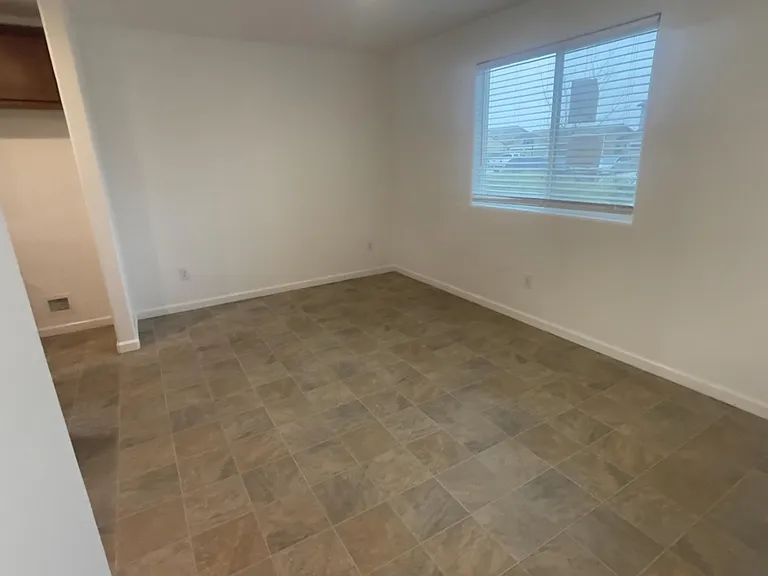 2224 Eldridge Ave — Photo 4
