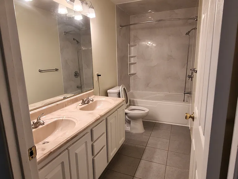 2737 Roundtree Dr — Photo 5