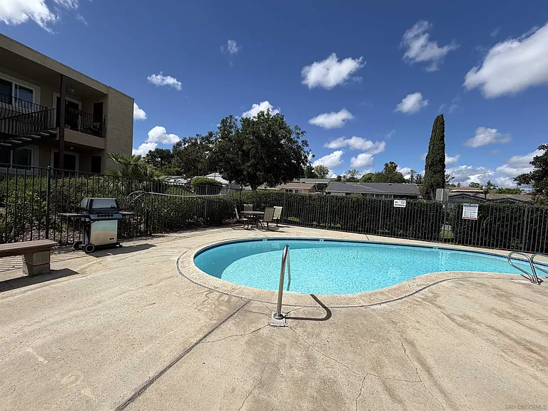 Swimming Pool/Hot Tub/Sauna