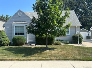 23231 Detour St, Saint Clair Shores, MI 48082