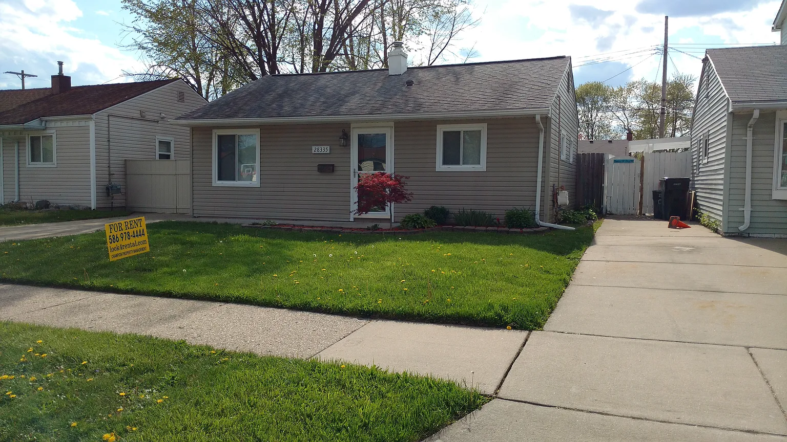 28335 Rosemont St photo 1