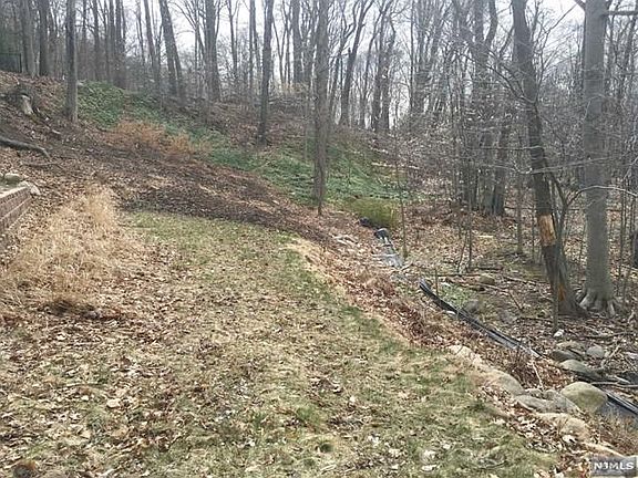 5th image of 20 Pleasant Ave
