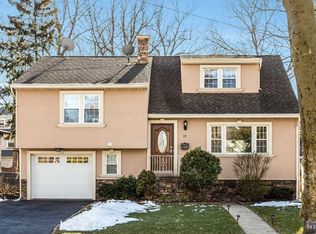 27 W Park Pl, Rutherford, NJ 07070