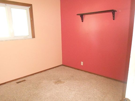 5th image of 306 Poplar Grove Dr