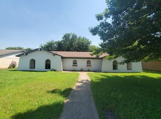 7712 Mary Dr, North Richland Hills, TX 76180