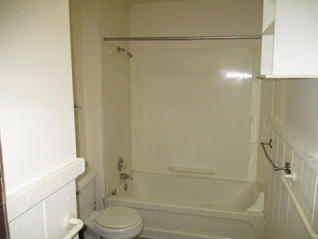137 W Gilman St — Photo 10