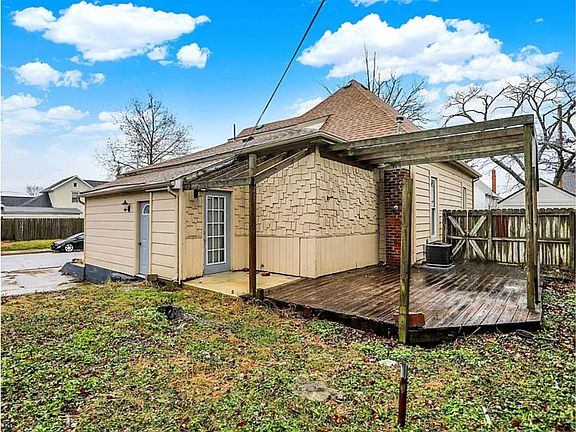 2nd image of 423 N Webster St