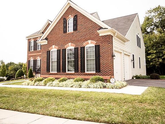 Side Load 2-Car Garage