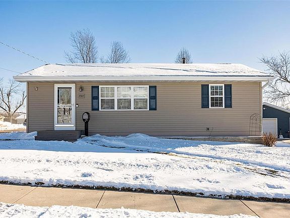 2nd image of 2922 Sierra Dr NE