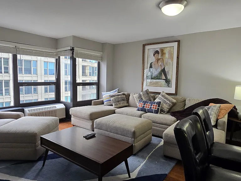 30 E Huron St — Photo 12