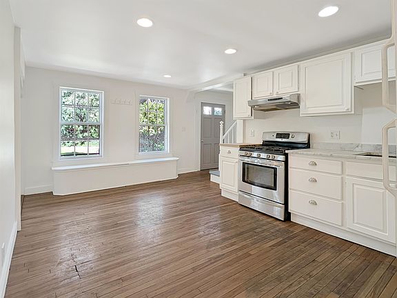 4th image of 412 Western Avenue