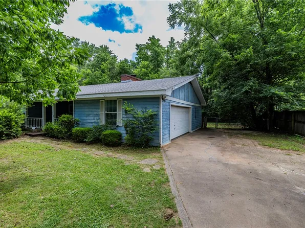 1440 N Old Wire Rd, Fayetteville, AR 72703