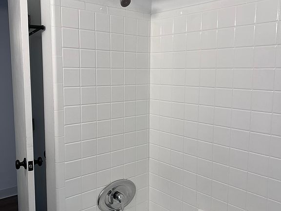 3rd image of 3117 Holiday Dr