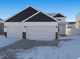 946 Albert Dr W, West Fargo, ND 58078