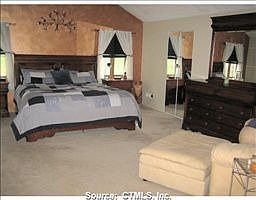 5th image of 51 Shore Dr
