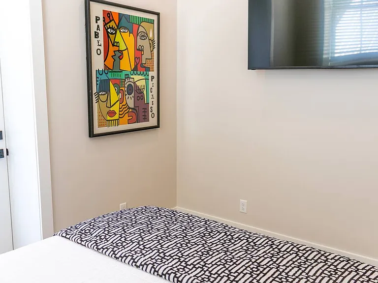 1326 Newcastle St #100 — Photo 12