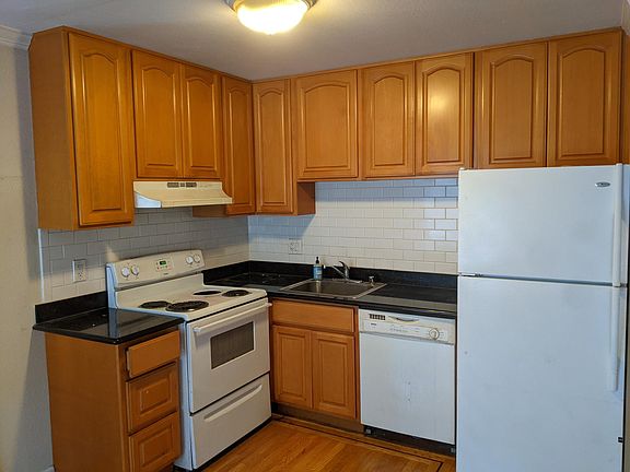 2nd image of 5533 Mission St #104