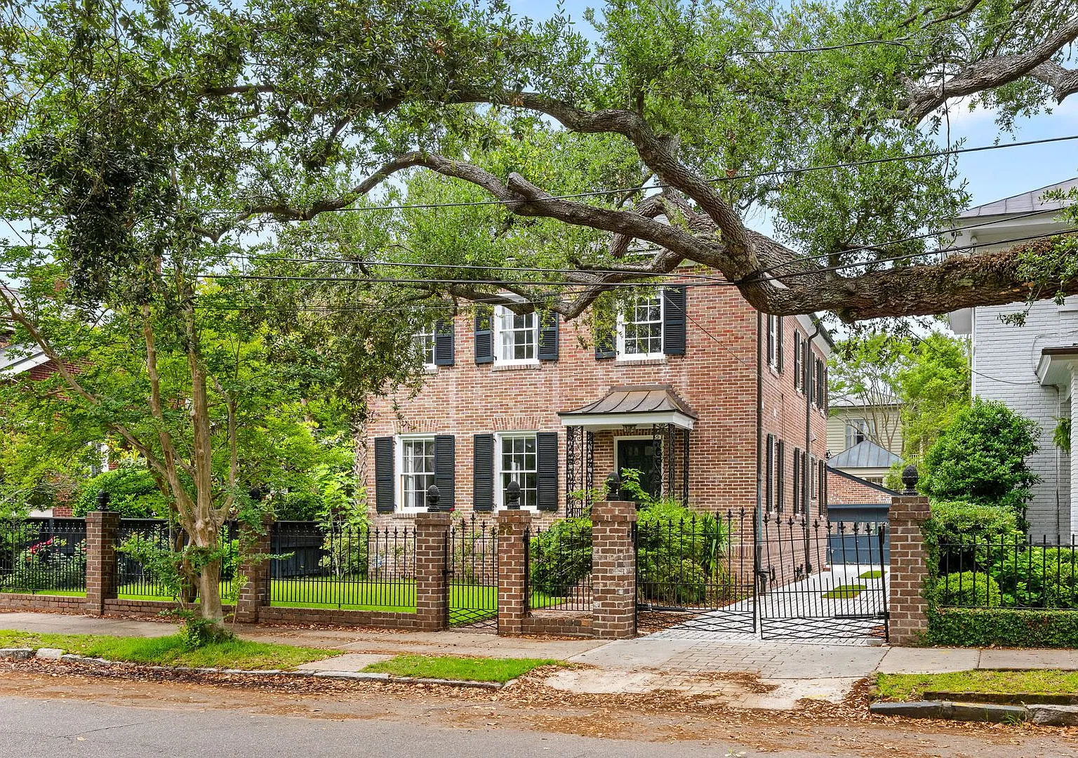 88 S Battery: Brick Home South of Broad — Photo 1